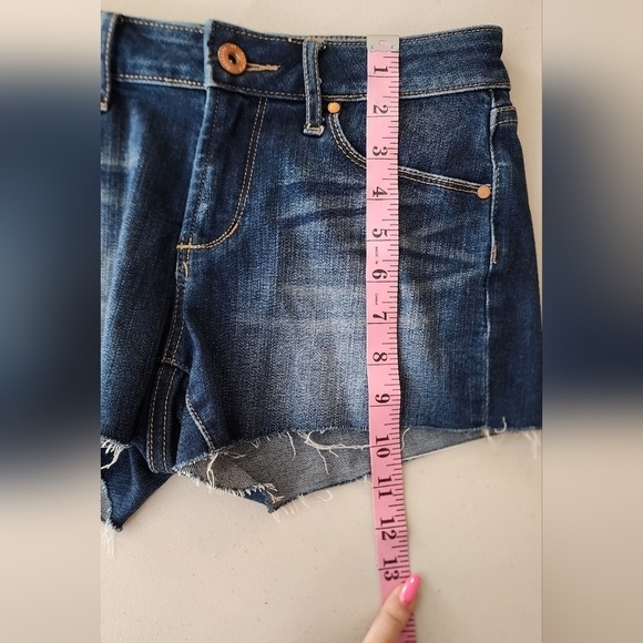 Articles Of Society Women's Raw Hem Denim Shorts Size 28. - Picture 9 of 9